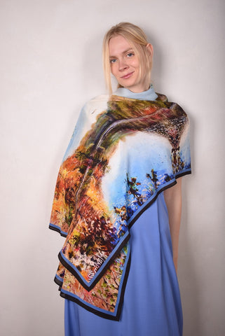 Stort, firkantet tørklæde i 100% silke, Crepe de Chine. Print af kunstner: "Val-de-Nulle"