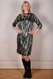 Waudress. Dress w. high boatneck and 3/4 sleeves in stretch silk. "Grarble"