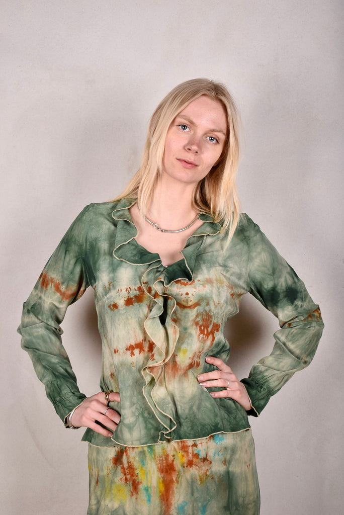 Palmyra Feminine blouse in 100% silk Crepe-de-Chine. Hand-dyed "Woody"