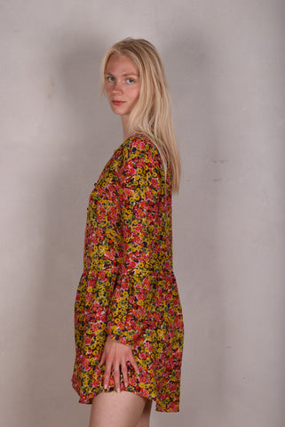 "Zia" Kort kjole i 100% silke Crepe-de-Chine. Blomsterprint (akvarel) Orange/gule nuancer