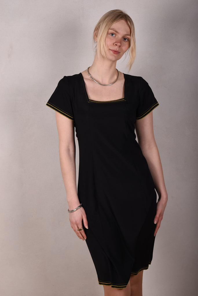 Pippina Stretch silk dress w. short sleeves and square neckline "Black"