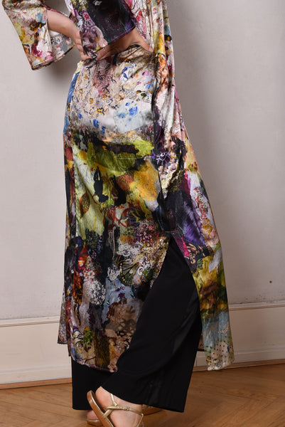 Indrea,  Maxi dress kaftan-style with pockets in Stretch satin silk. Print "Val-de-Nulle"