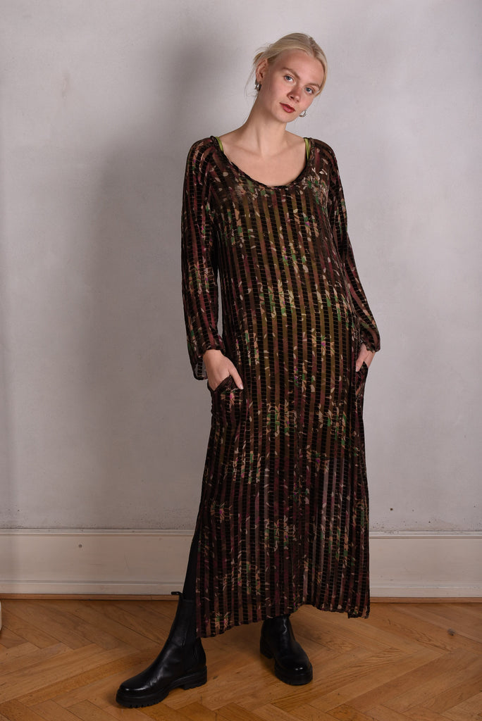 Indrea-Velvet Maxi dress kaftan-style, with pockets in Silk-Velvet devoré. Print "Strigreen"