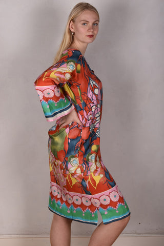 Hidrea. Silke kjole med lommer og vide ærmer. 100% silke Habotai (Jugend)