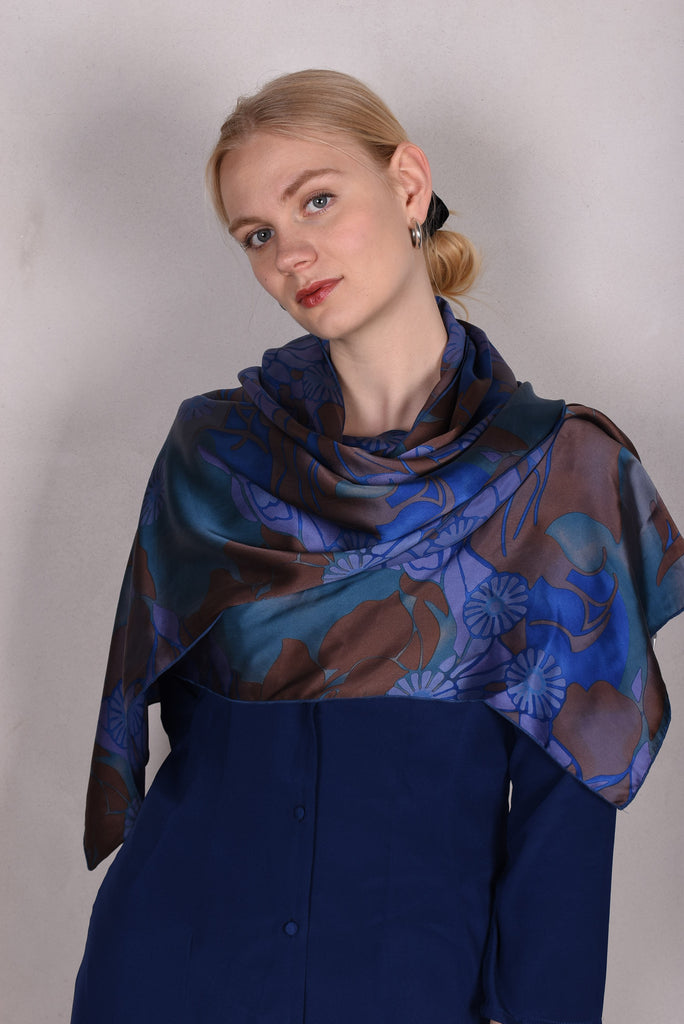 Shawl/scarf in 100% silk satin. 33X160 cm print:"Blugend"