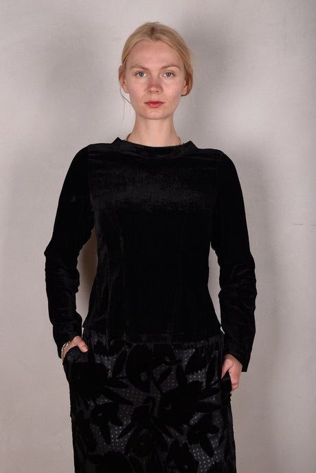 Caudrey Our classic blouse in a corduroy-velvet version. Black - Tone Barker Silk