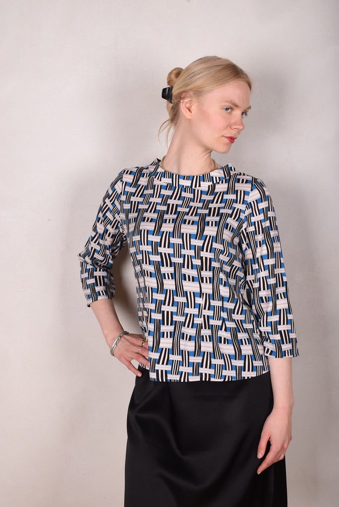Audrey. Silk satin stretch top, classic style. Print: "Blasket" by Boje Barker - Tone Barker Silk