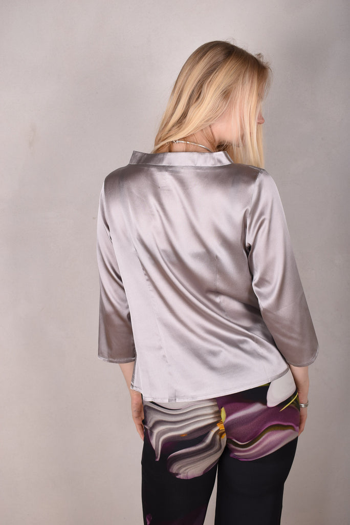 Audrey. Silk satin stretch top, classic style. Col.: "Silver" - Tone Barker Silk