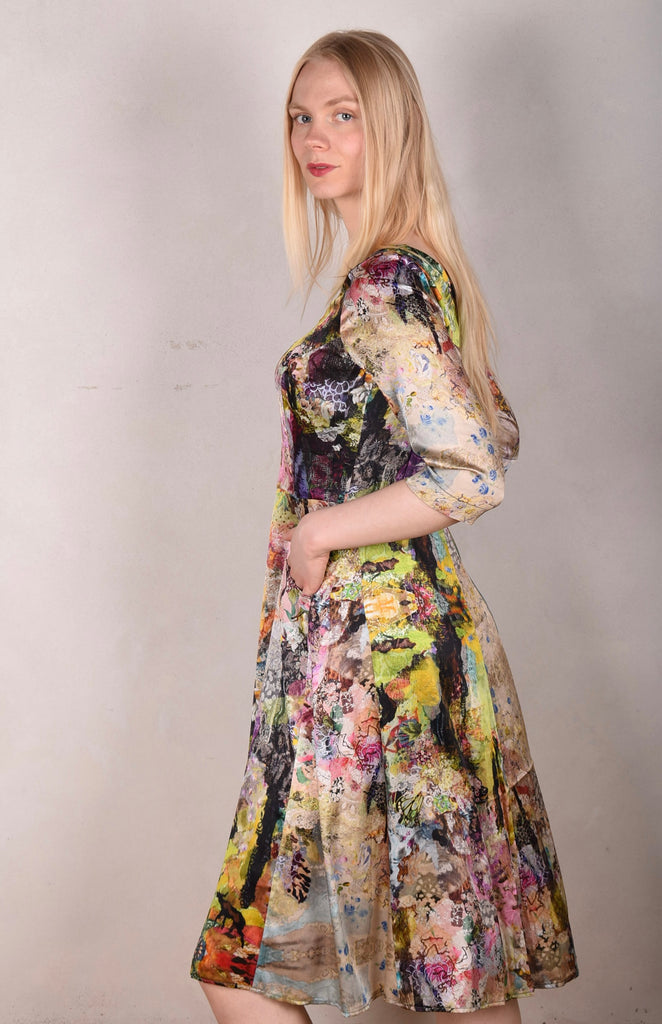 Janet, Stretch silk dress w. wide skirt and pockets. Midi/Knee-lenght "Nu-Val-de-Nulle" - Tone Barker Silk