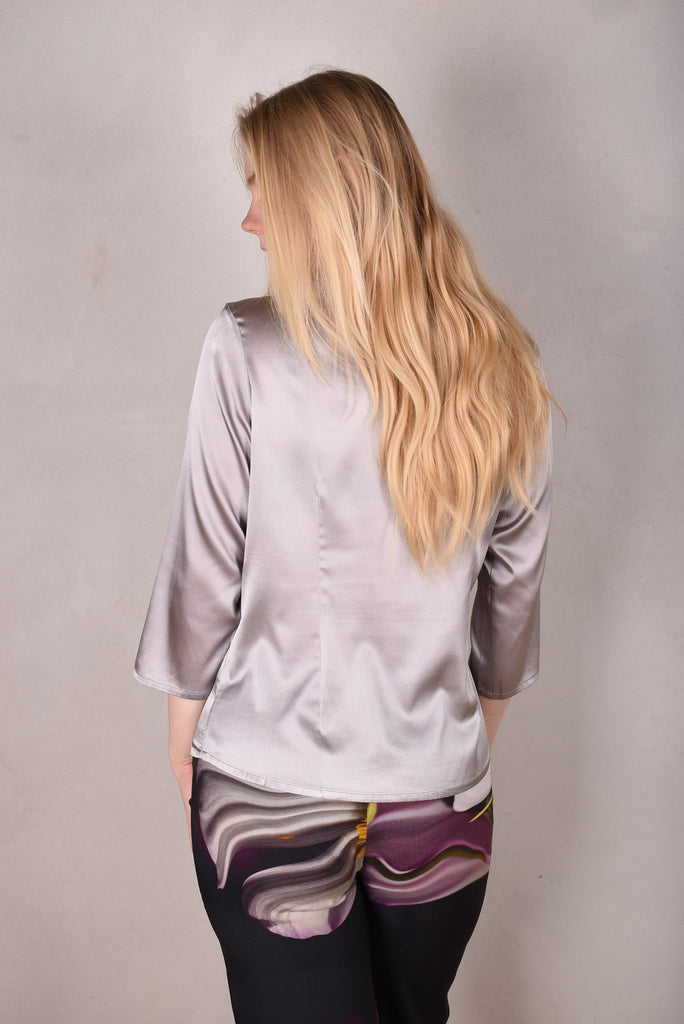 Audrey. Silk satin stretch top, classic style. Col.: "Silver" - Tone Barker Silk