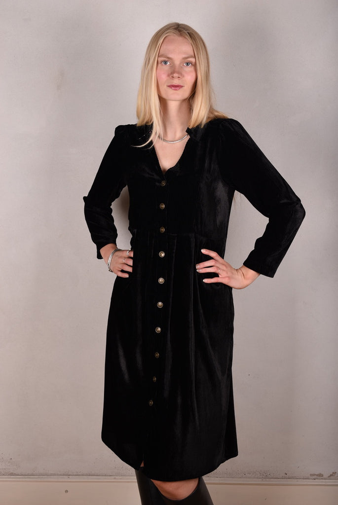Hen-stretch, Stretch corduroy velvet shirt-dress w. pockets. "Black" - Tone Barker Silk