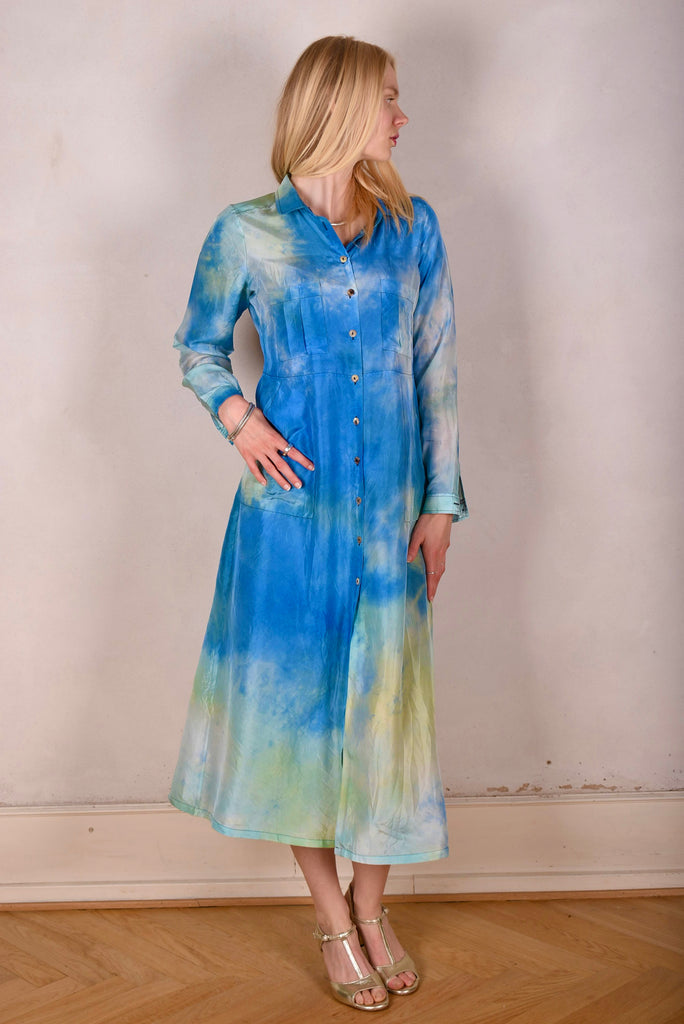 Maxhabo. Long shirt-dress in 100% habotai silk. Dyed by hand in Cph. "Oceanic" - Tone Barker Silk