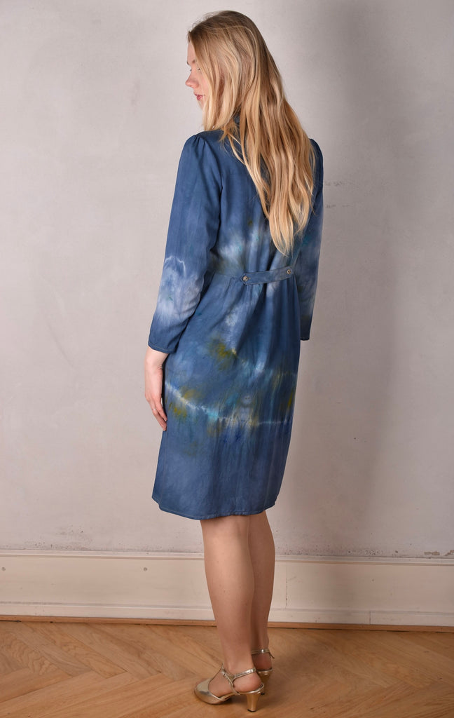 Nennie. Shirt dress in Noil silk/rayon mix. Uniqe tie&dye (made in Cph) "Blues" - Tone Barker Silk