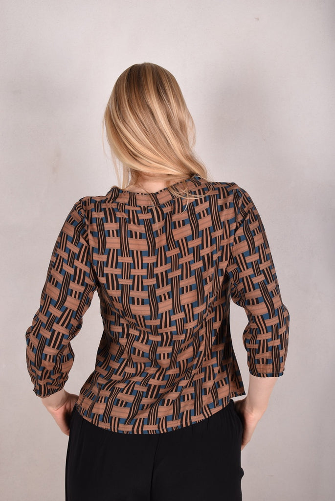 Audrey. Silk satin stretch top, classic style. Print: "Blasket-Brown" - Tone Barker Silk