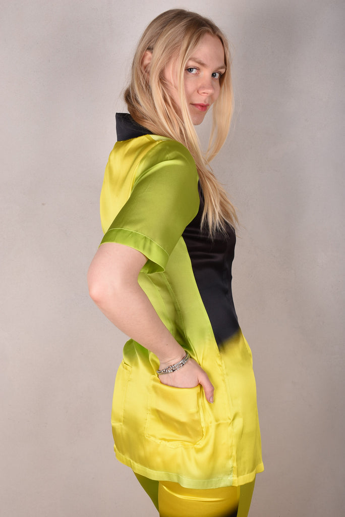 M.BARKER long shirt w.short sleeves and pockets on backside "Mean Green" - Tone Barker Silk