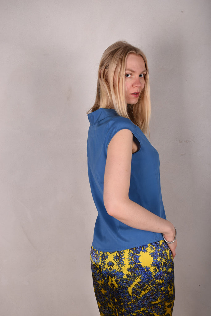 Sif. Short sleeve stretch silk blouse "Blupal" - Tone Barker Silk