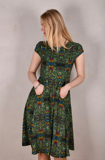 Aula, Stretch Silk dress w. "keyhole" pockets and short sleeves. "Green Fraktal" - Tone Barker Silk