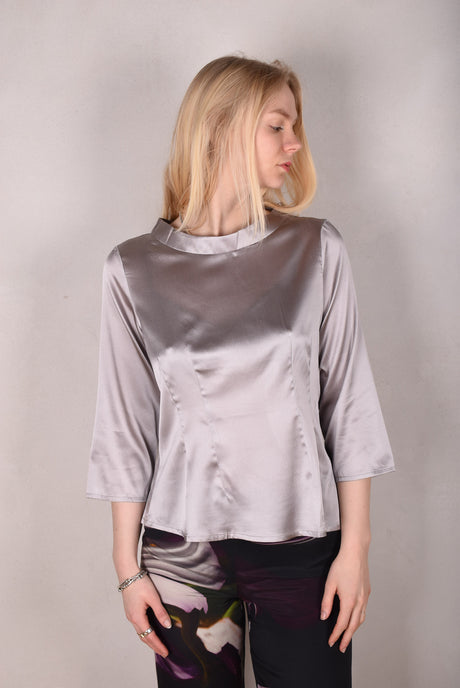Audrey. Silk satin stretch top, classic style. Col.: "Silver" - Tone Barker Silk