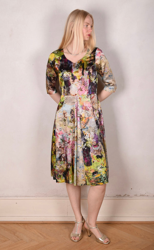 Janet, Stretch silk dress w. wide skirt and pockets. Midi/Knee-lenght "Nu-Val-de-Nulle" - Tone Barker Silk