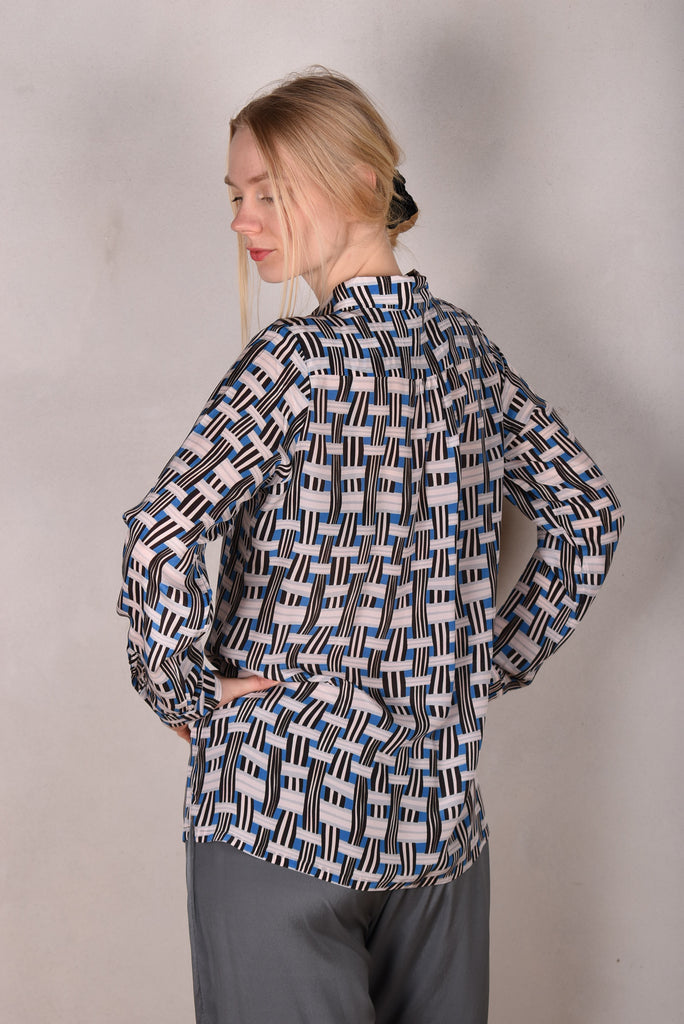 Tamie-crepe. 100% Silk crepe shirt. Print "Blasket" - Tone Barker Silk