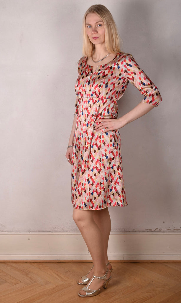 Parinaldi. Classic dress in stretch silk. 3/4 sleeves and side pockets. Print: "Harlequin" - Tone Barker Silk