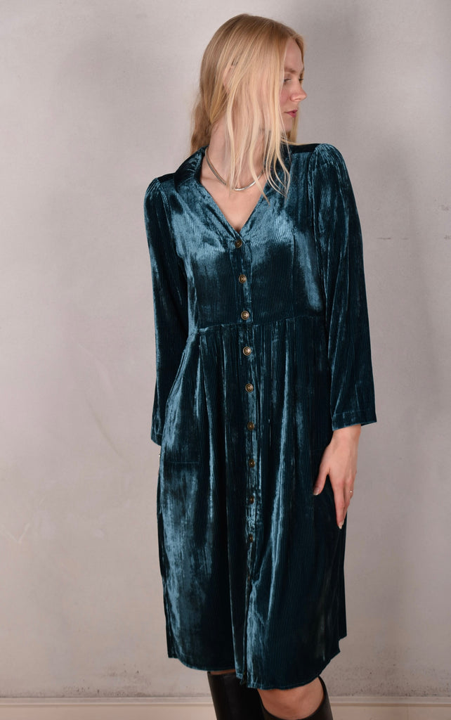 Hen-stretch, Stretch corduroy velvet shirt-dress w. pockets. "Petrol" - Tone Barker Silk