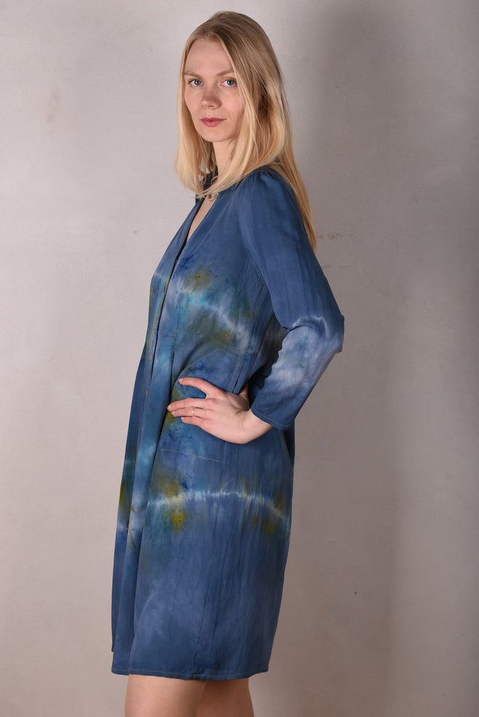 Nennie. Shirt dress in Noil silk/rayon mix. Uniqe tie&dye (made in Cph) "Blues" - Tone Barker Silk