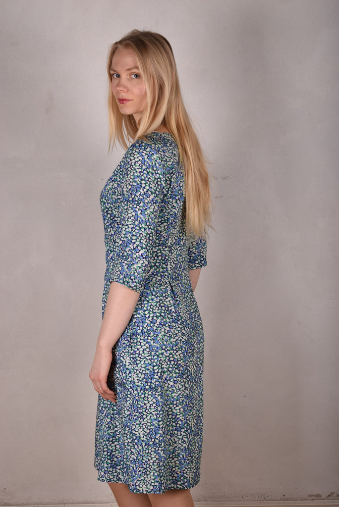 Parinaldi. Classic dress in stretch silk. 3/4 sleeves and side pockets. Print: "Props" - Tone Barker Silk