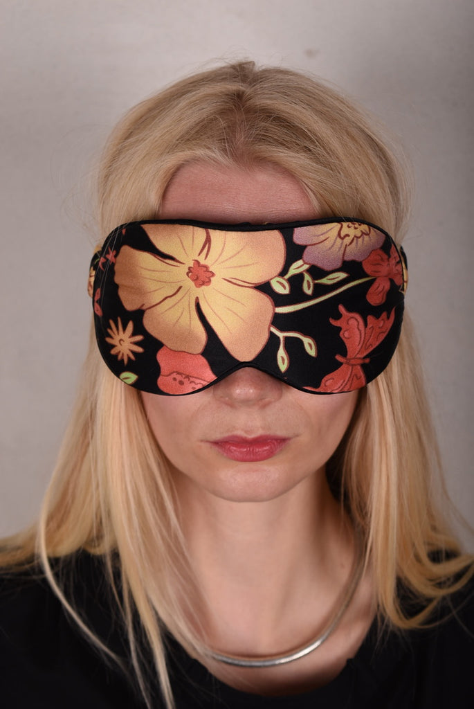 Sleeping mask in pure silk. New version w. extra comfort for your eyes. Print Angels/demons - Tone Barker Silk
