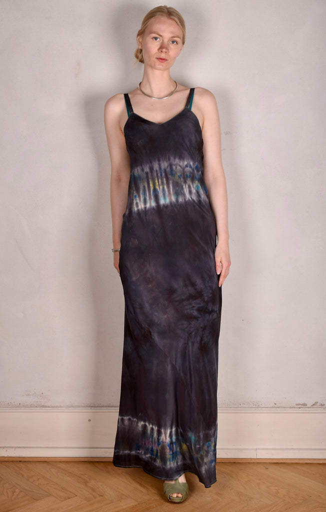 Pauline. Maxi dress in hand-dyed  Crepe de Chine 100% silk "Cloudy" - Tone Barker Silk
