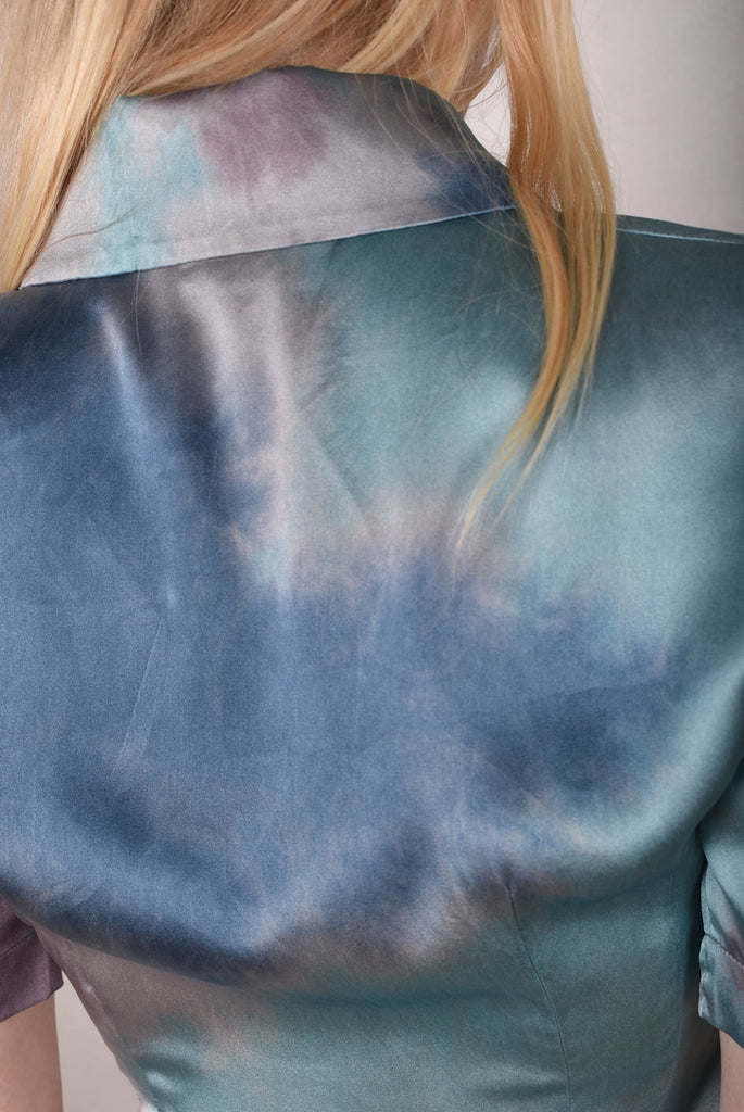 M.BARKER long shirt w.short sleeves and pockets on backside "Shadow" Dyed by hand in Cph. - Tone Barker Silk