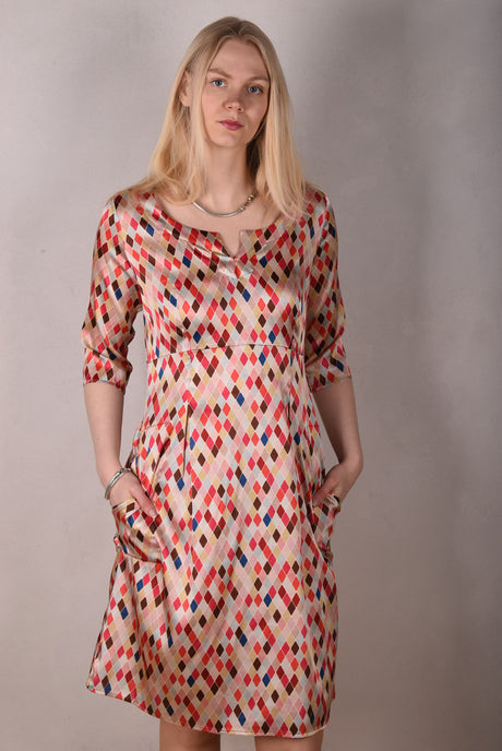 Parinaldi. Classic dress in stretch silk. 3/4 sleeves and side pockets. Print: "Harlequin" - Tone Barker Silk