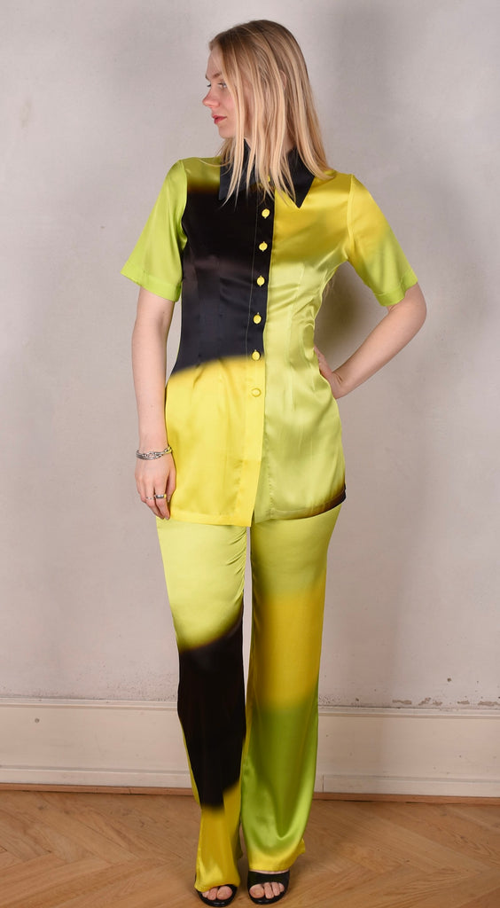 M.BARKER long shirt w.short sleeves and pockets on backside "Mean Green" - Tone Barker Silk