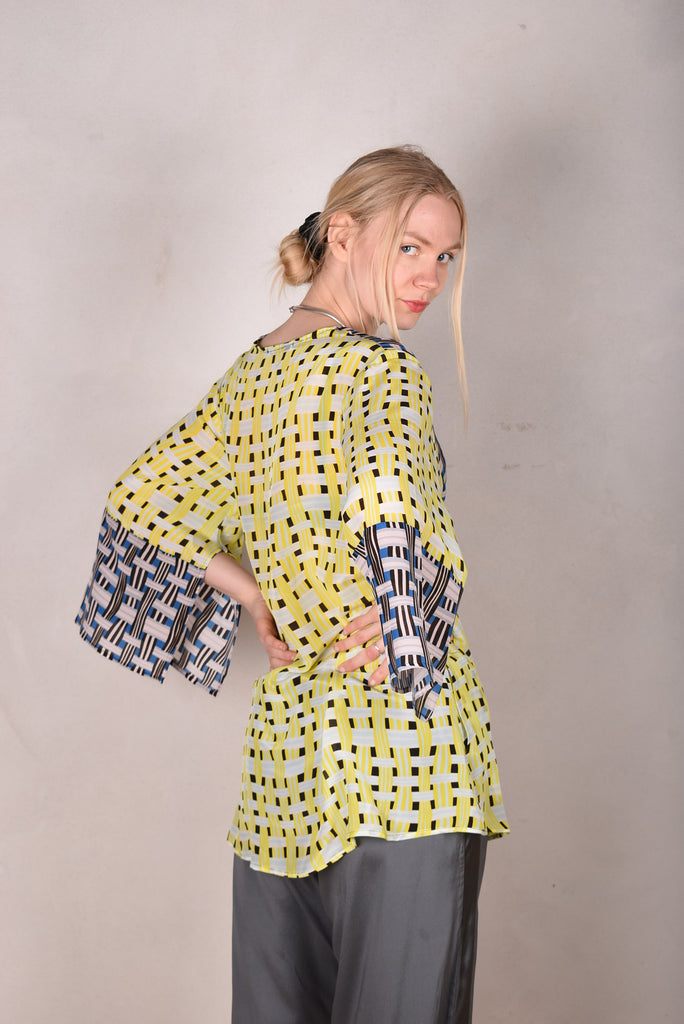 Suleima-cdc. Tunic top w. pockets and Kimono-sleeves. "Blasket/Yasket "combination. - Tone Barker Silk