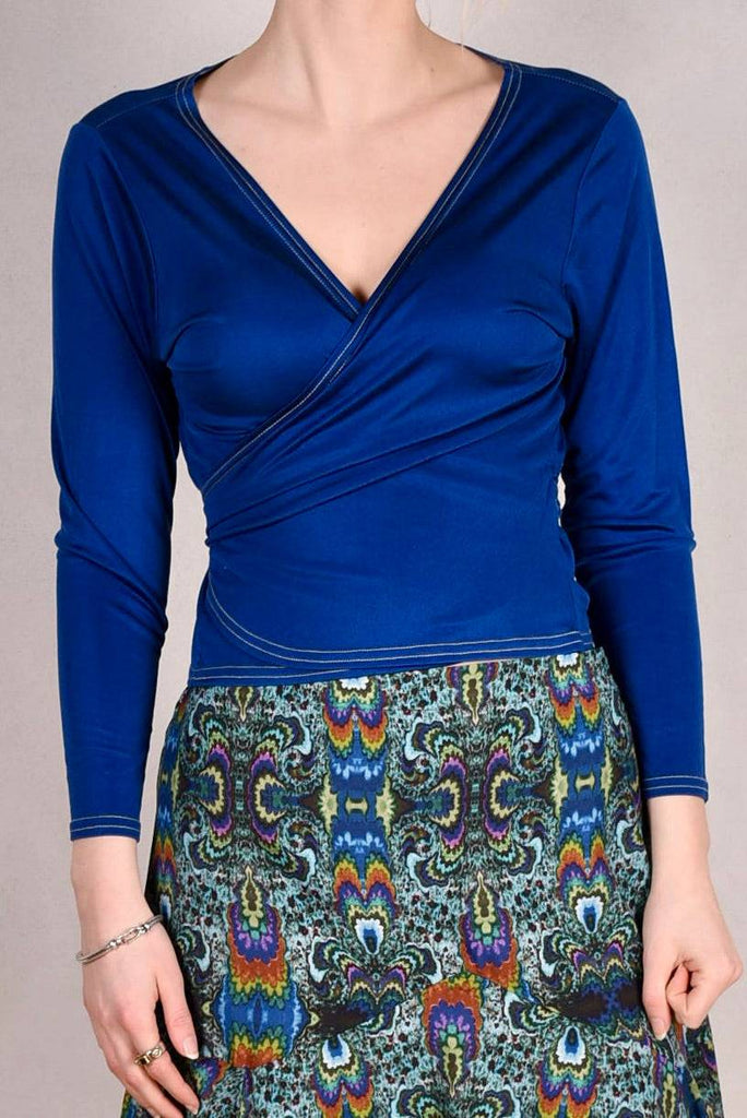 Wrapic. Wrap top in 100% silk jersey (silk knit) Col.: "Blue" - Tone Barker Silk