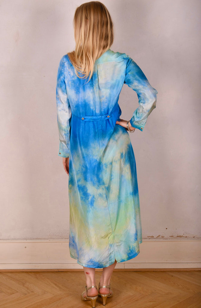Maxhabo. Long shirt-dress in 100% habotai silk. Dyed by hand in Cph. "Oceanic" - Tone Barker Silk