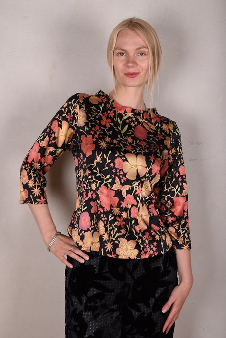 Audrey. Silk satin stretch top, classic style. Print: "Angels/demons" by Boje Barker - Tone Barker Silk