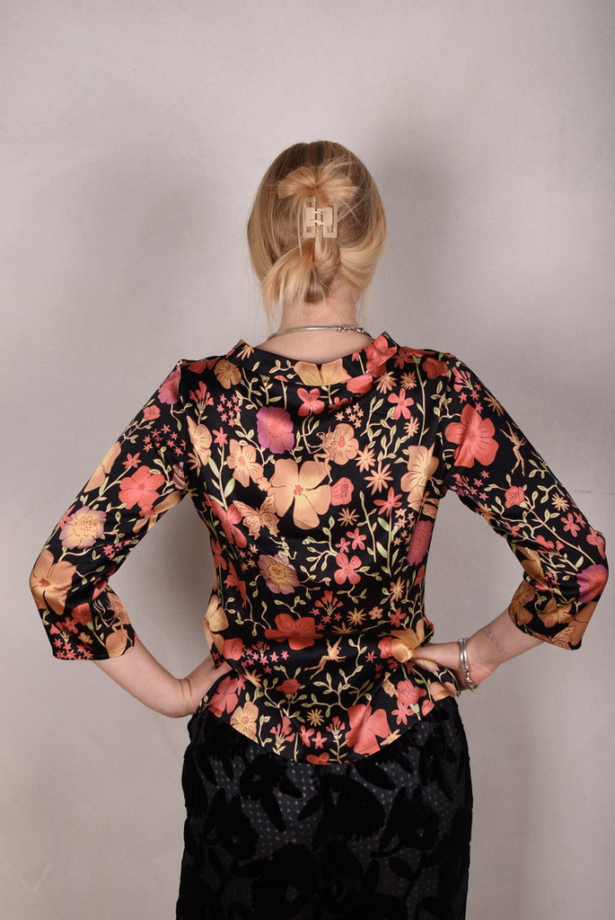 Audrey. Silk satin stretch top, classic style. Print: "Angels/demons" by Boje Barker - Tone Barker Silk