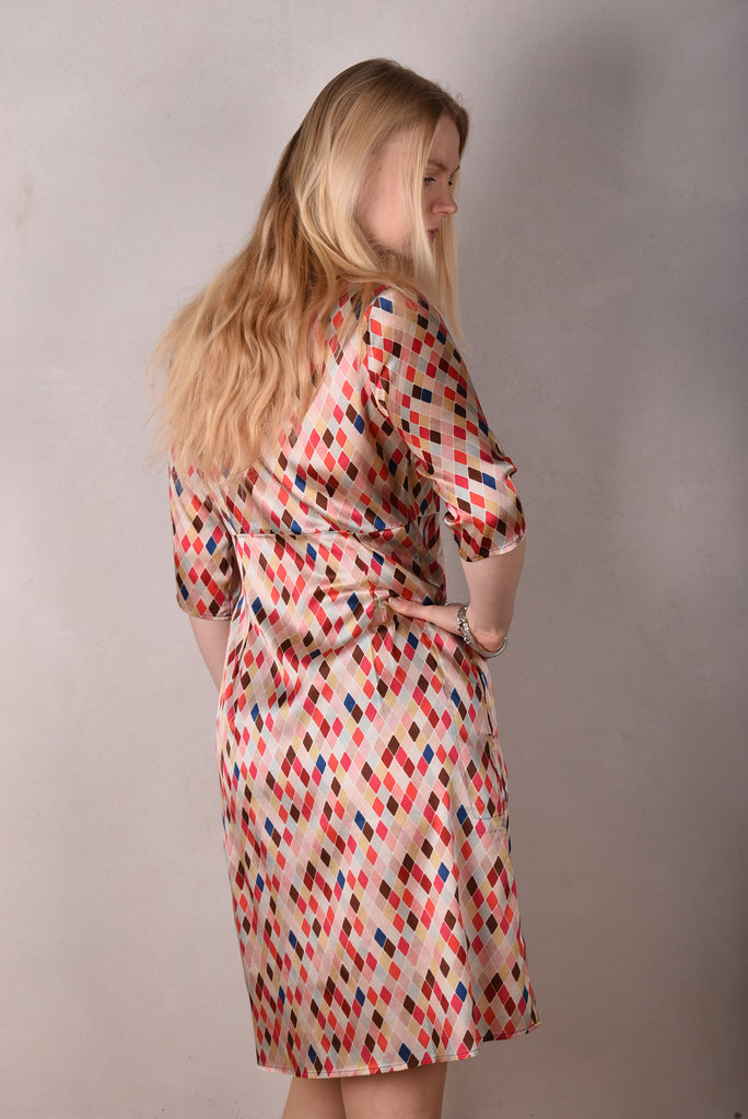 Parinaldi. Classic dress in stretch silk. 3/4 sleeves and side pockets. Print: "Harlequin" - Tone Barker Silk