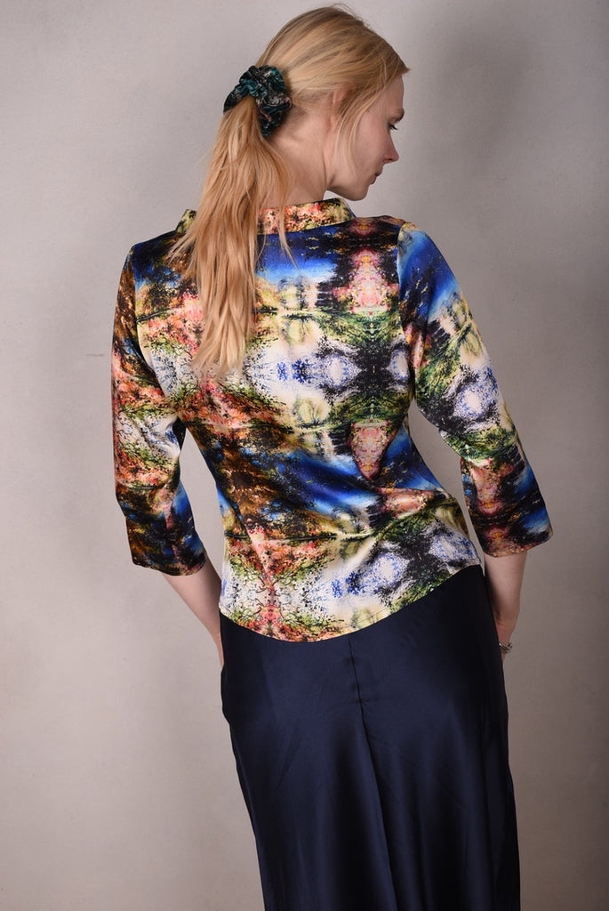 Audrey. Silk stretch top, classic style. "Calling" by Martin Spang Olsen - Tone Barker Silk