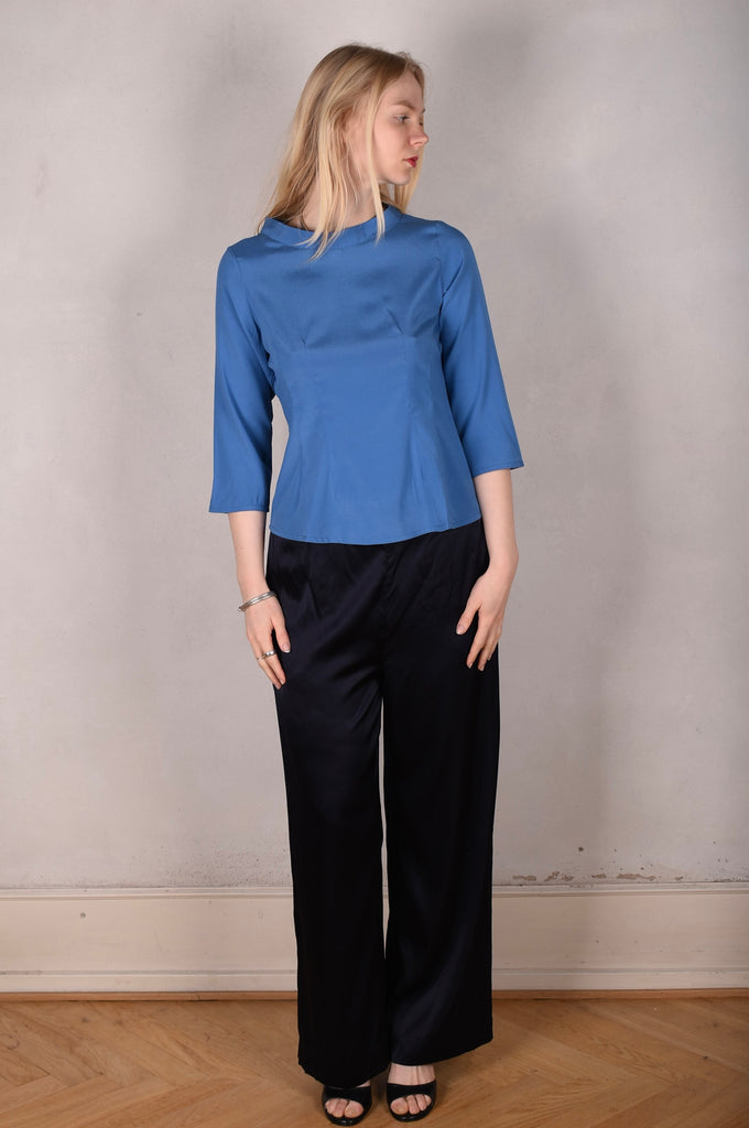 Audrey. Silk satin stretch top, classic style. Col.: "Bluepal" - Tone Barker Silk