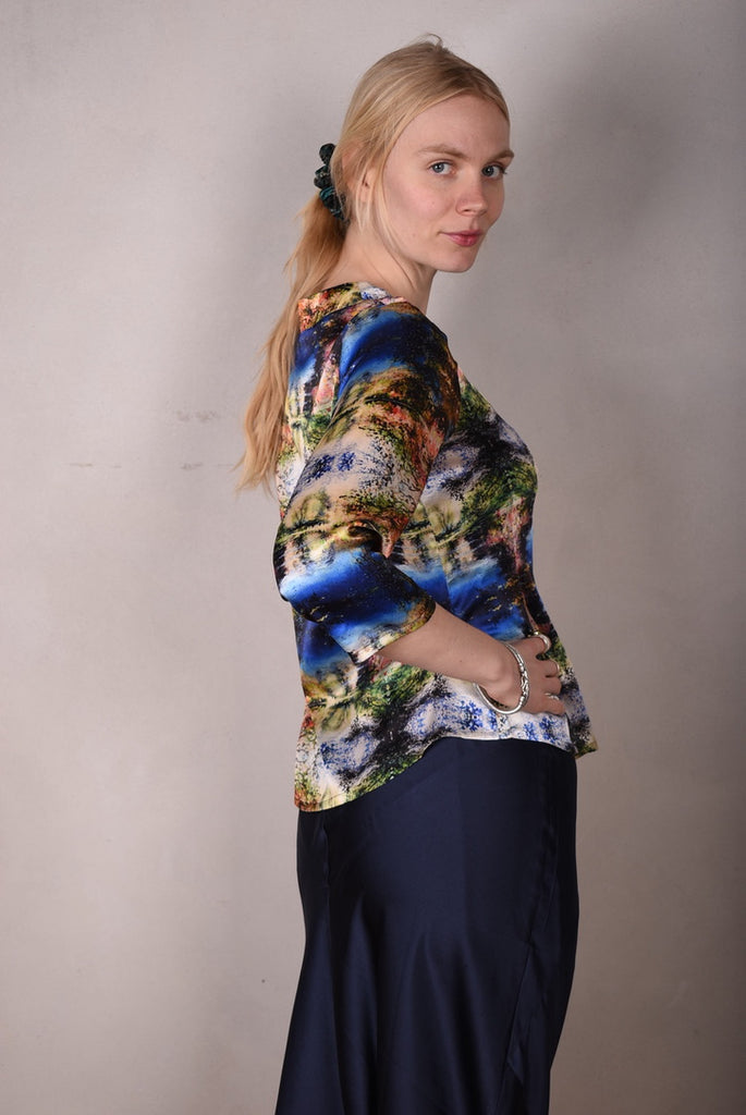 Audrey. Silk stretch top, classic style. "Calling" by Martin Spang Olsen - Tone Barker Silk