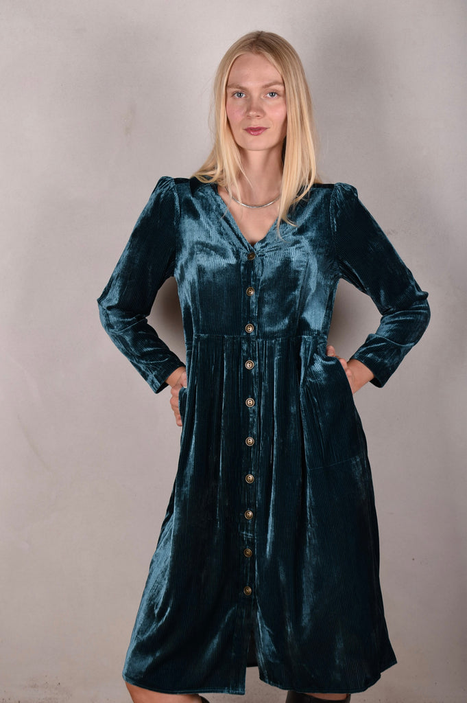 Hen-stretch, Stretch corduroy velvet shirt-dress w. pockets. "Petrol" - Tone Barker Silk