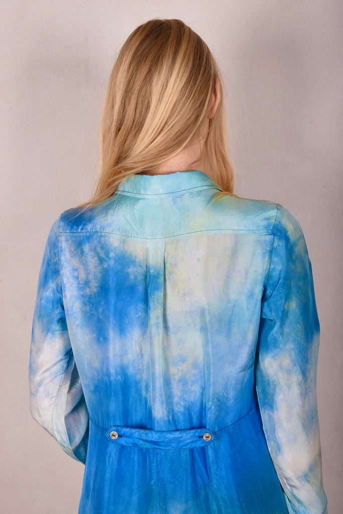 Maxhabo. Long shirt-dress in 100% habotai silk. Dyed by hand in Cph. "Oceanic" - Tone Barker Silk