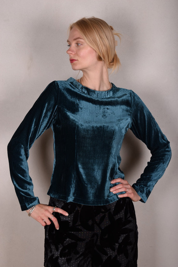 Caudrey Our classic blouse in a corduroy-velvet version. Petrol - Tone Barker Silk