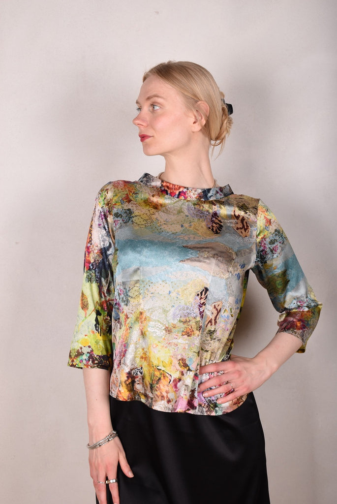 Audrey. Silk satin stretch top, classic style. Print: "Nu-val-de-Nulle"by Nulle Oigaard - Tone Barker Silk