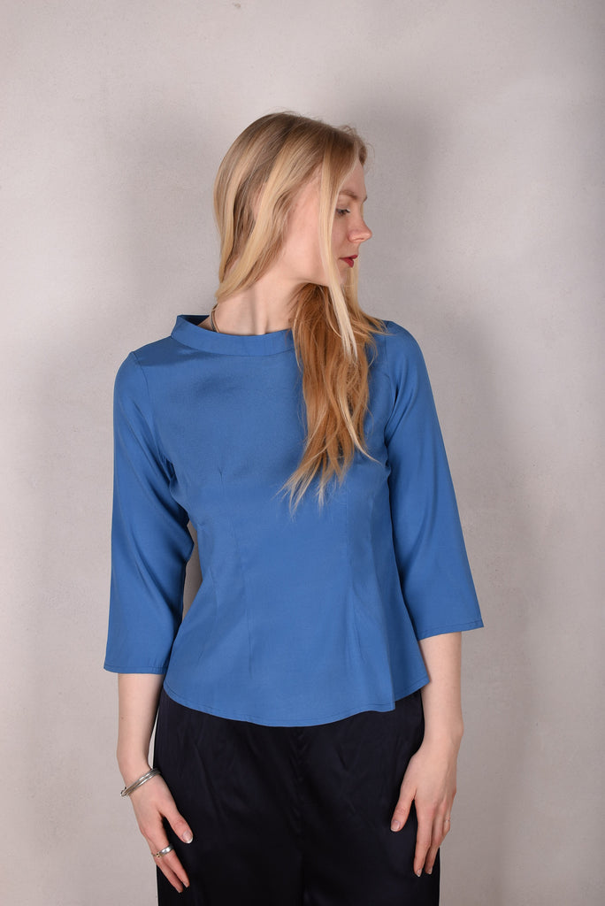 Audrey. Silk satin stretch top, classic style. Col.: "Bluepal" - Tone Barker Silk