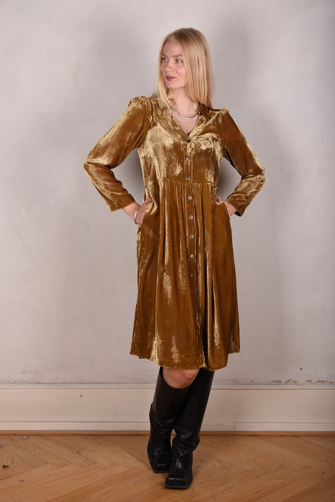 Hen-stretch, Stretch corduroy velvet shirt-dress w. pockets. "Camel" - Tone Barker Silk