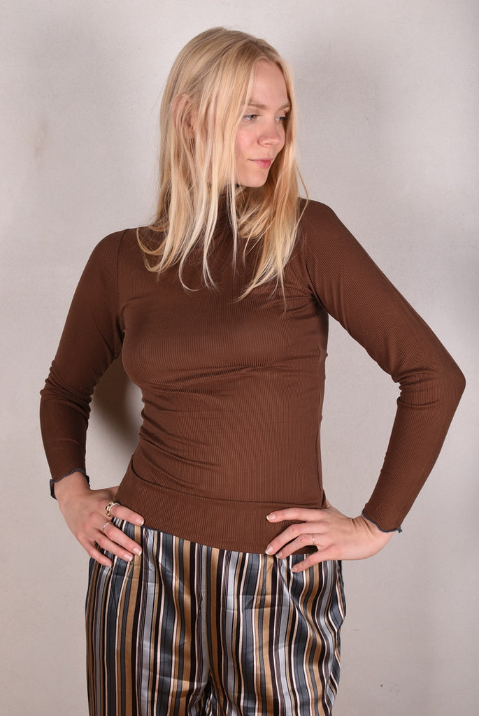 Rollie. Turtle neck top in 100% silk rib. "Brownie" - Tone Barker Silk