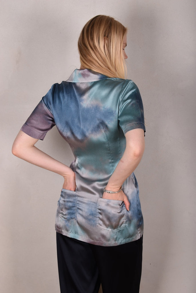 M.BARKER long shirt w.short sleeves and pockets on backside "Shadow" Dyed by hand in Cph. - Tone Barker Silk